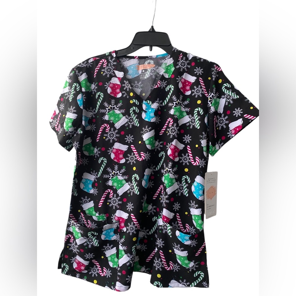 NWT Women’s Elite Med Performance Christmas Print Black Scrub Top Size L